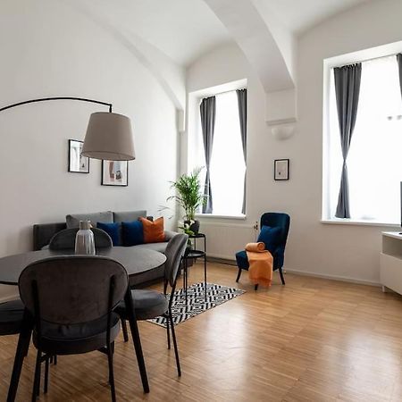 Pristine 1Br Steps From City By Hm Вена Экстерьер фото