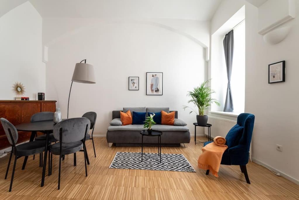 Pristine 1Br Steps From City By Hm Вена Экстерьер фото