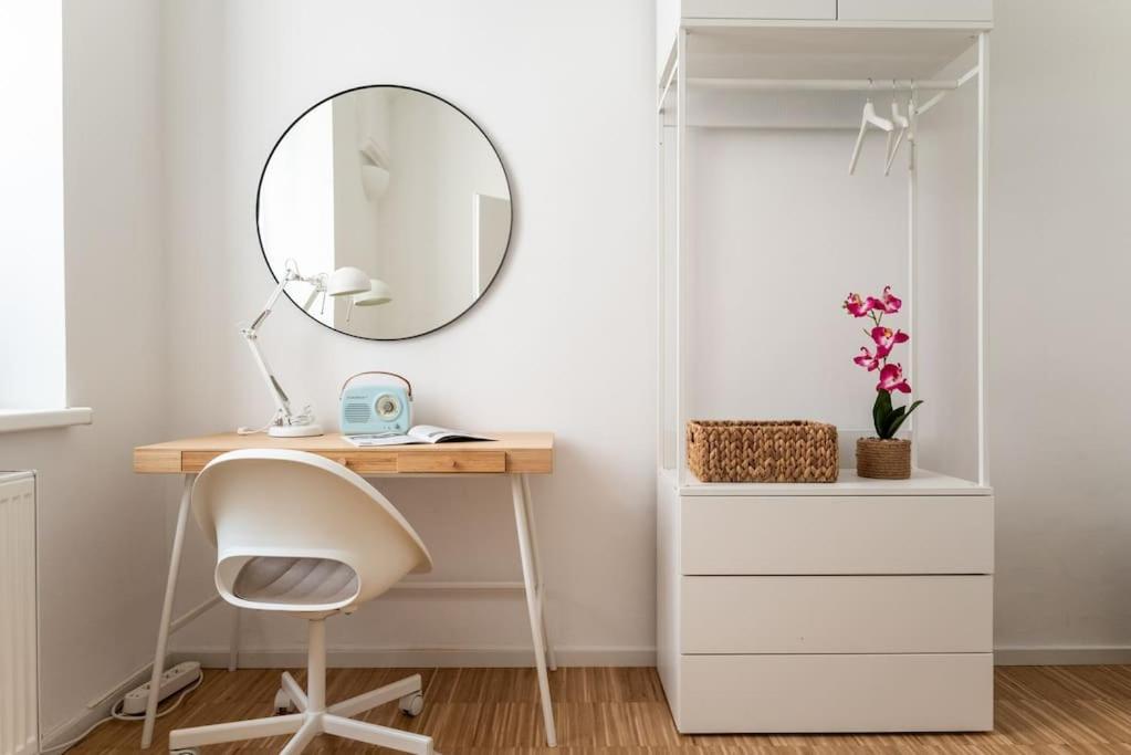 Pristine 1Br Steps From City By Hm Вена Экстерьер фото