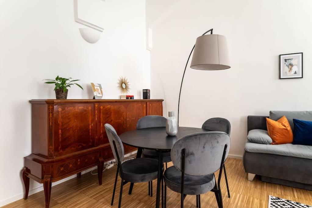Pristine 1Br Steps From City By Hm Вена Экстерьер фото
