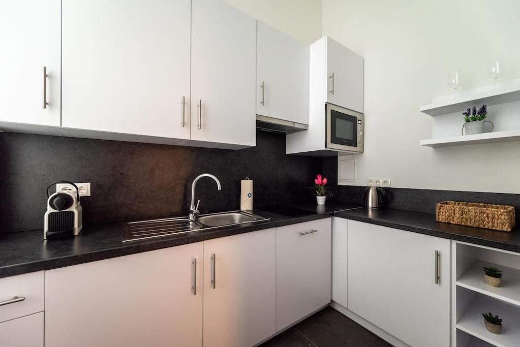 Pristine 1Br Steps From City By Hm Вена Экстерьер фото