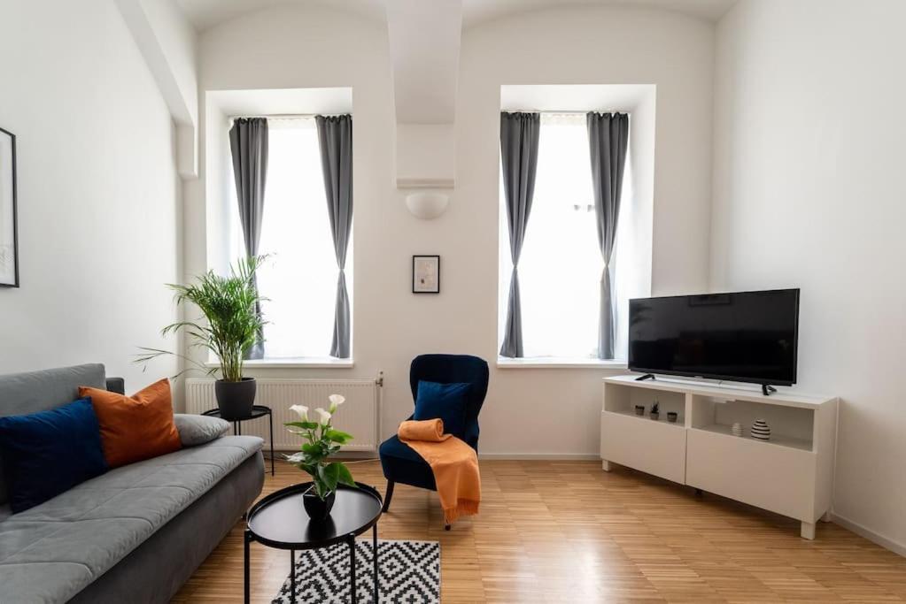 Pristine 1Br Steps From City By Hm Вена Экстерьер фото