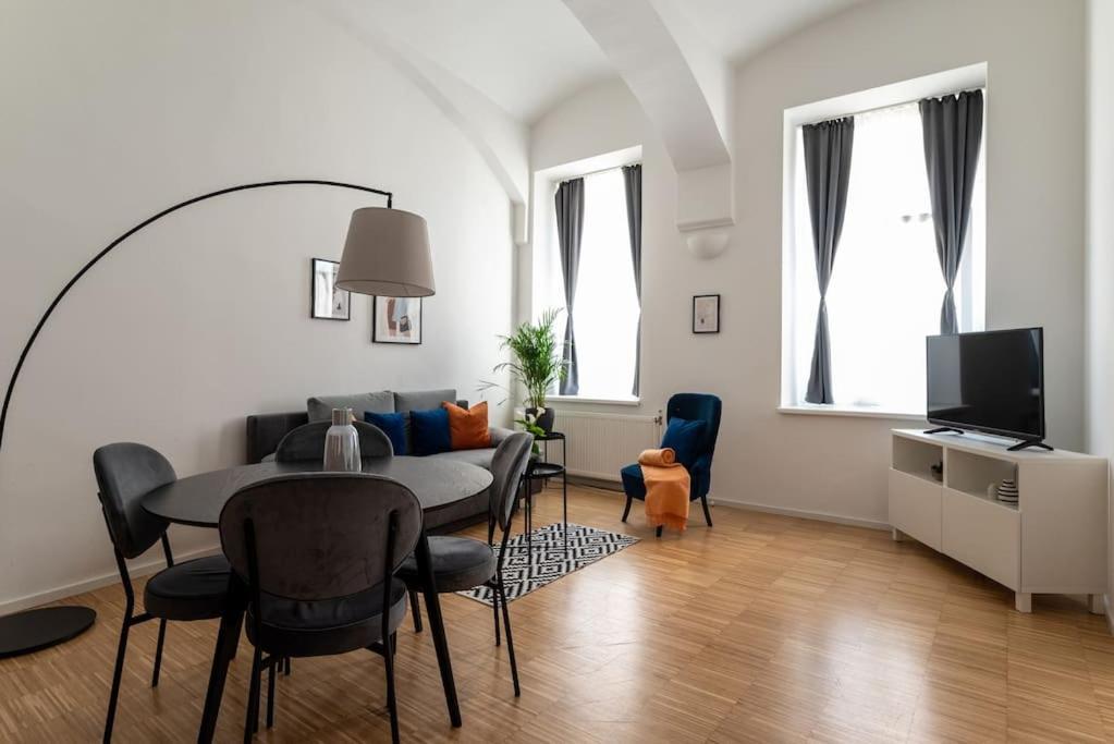 Pristine 1Br Steps From City By Hm Вена Экстерьер фото