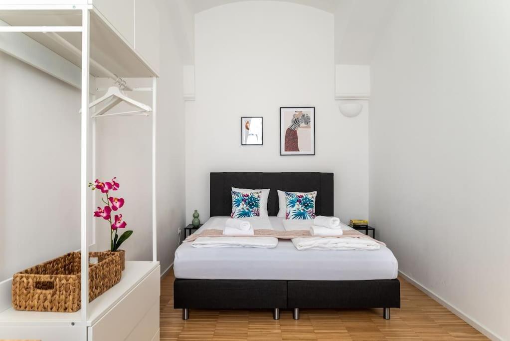 Pristine 1Br Steps From City By Hm Вена Экстерьер фото