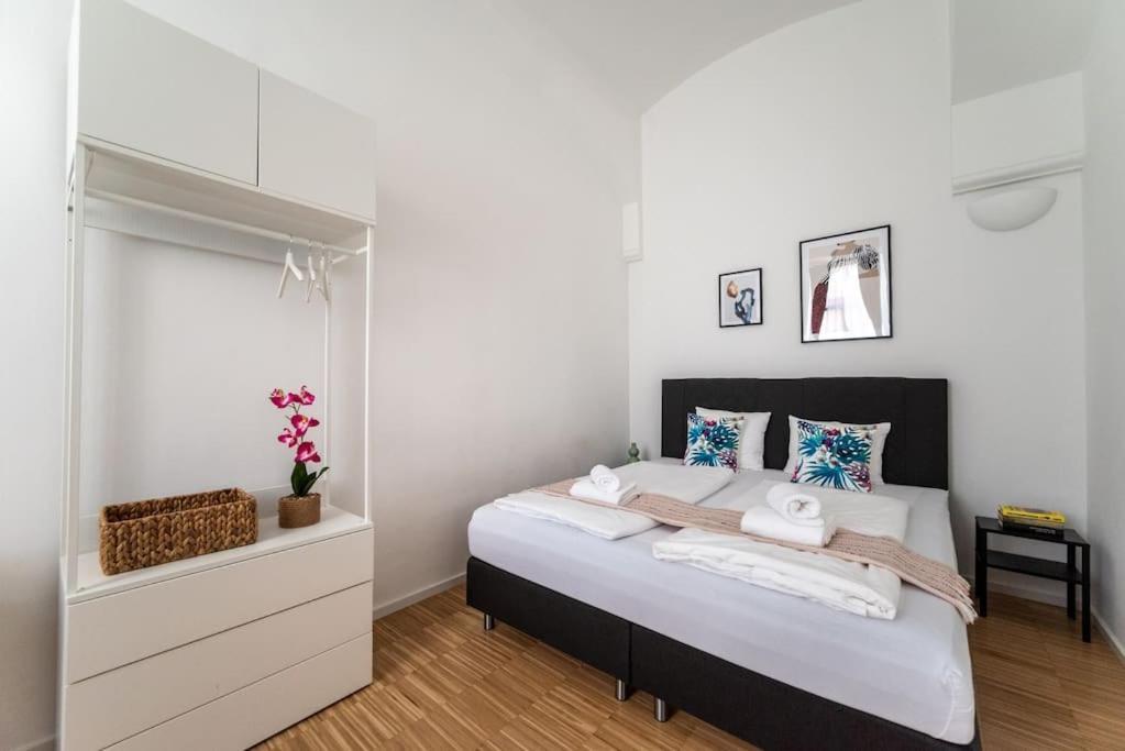 Pristine 1Br Steps From City By Hm Вена Экстерьер фото