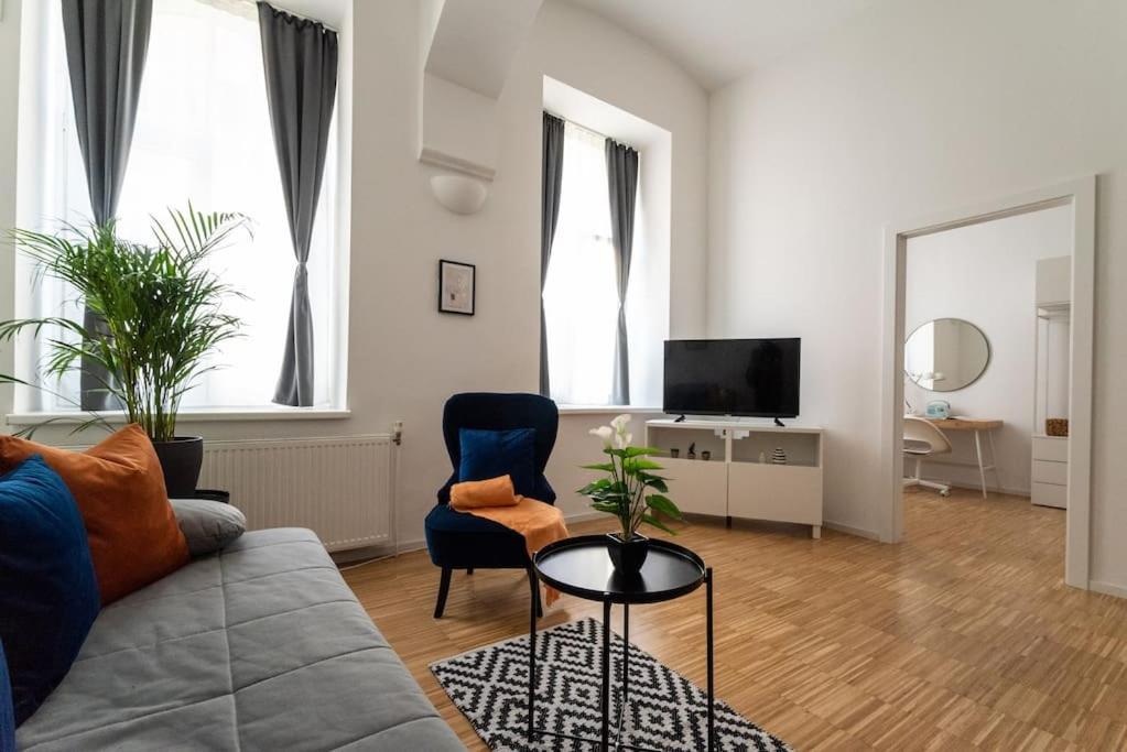 Pristine 1Br Steps From City By Hm Вена Экстерьер фото