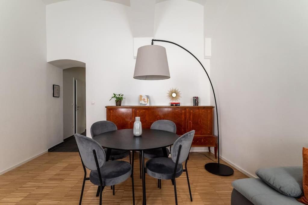Pristine 1Br Steps From City By Hm Вена Экстерьер фото